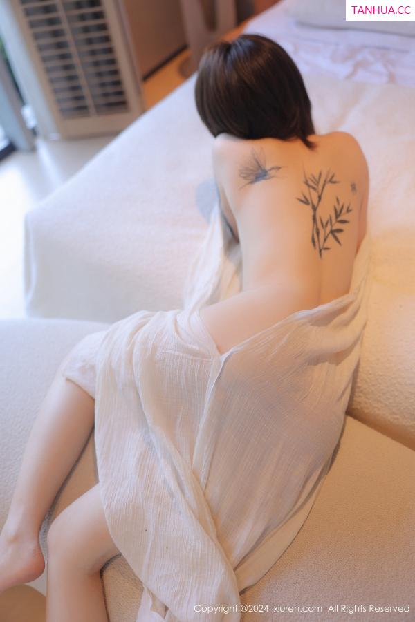   [XiuRen]高清写真图 2024.07.11 No.8842 夏竹 性感美腿第52张图片